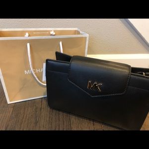 SALE Michael Kors Mott LG clutch xbody Black NWT